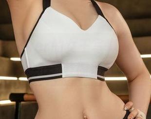Alina Becker的女王写真，透过原图我被小细节圈粉了！