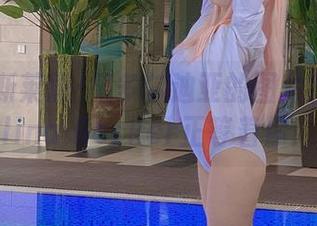 寻找吉斯莱恩·德多尔迪亚的图片福利？Alina Becker正等着你！
