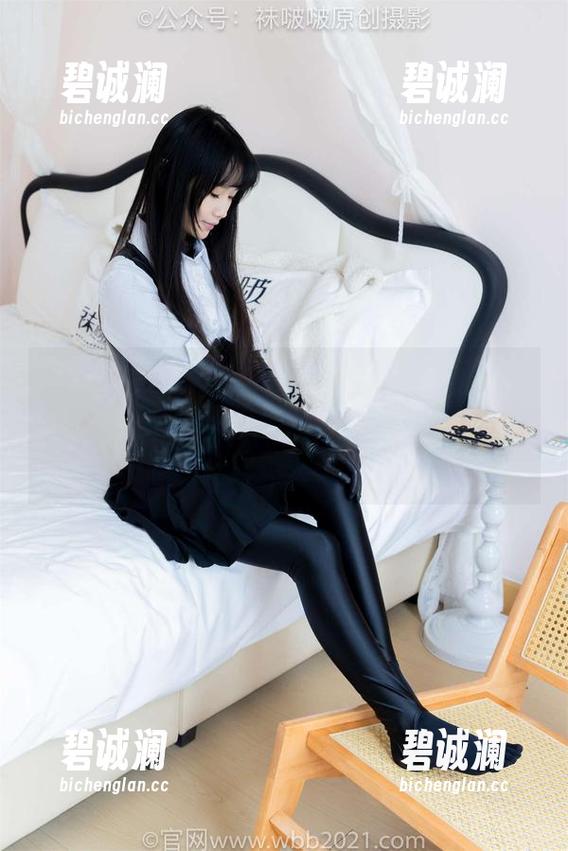 BoBoSocks袜啵啵-稚予 BoBoSocks袜啵啵 - “短到不能再短的白色棉袜:稚予要用这组写真告诫大家,袜子随便搭也能灿烂!”图册大公开