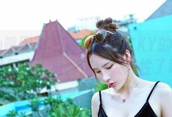 Feilin嗲囡囡 - 陈雅漫VICKY的私拍牛仔裤图集：看，这也太随性了吧！