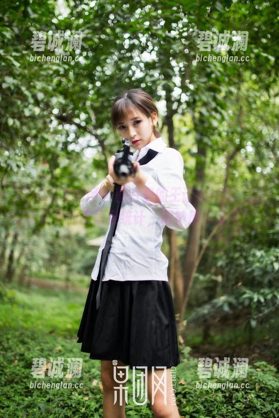 GIRLT果团网-王语纯 GIRLT果团网 - 图片里的王语纯短裙,回头率真的不需要统计,眼神都追着呢。