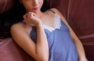 GIRLT果团网 - 莫雅淇的黑丝图集：一场走心的腿部盛典