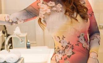 HuaYang花漾 - Emily顾奈奈酱的泳衣写真集：好吧，我们来一场水上‘走秀’！