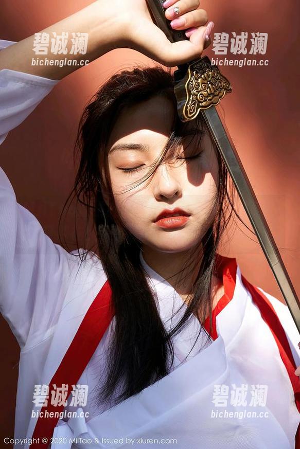 MiiTao蜜桃社-陌子Mandy MiiTao蜜桃社 - 陌子Mandy:穿着牛仔裤在线,原图也为小腿打call!