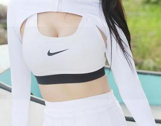MyGirl美媛馆 - 在线：才发现王馨瑶yanni的泳池作品不仅是拍照，更像是泡澡打卡，我的天这么厉害！