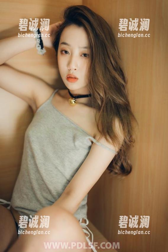 PDL潘多拉-Ellie艾栗栗 PDL潘多拉 - Ellie艾栗栗的全套美脚,下载后确保每天看一次,想不想啊?