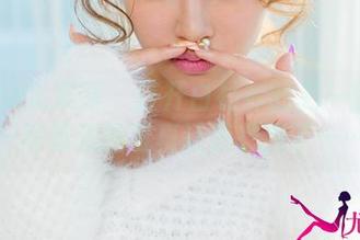 UGirls尤果网 - 打开白衬衫的另一扇门——陈雅漫的写真让我想到了……