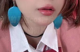 Umeko J的美腿cos图片，性感与奇葩之间的微妙平衡