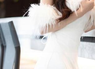 XIAOYU语画界 - 作品中的王馨瑶yanni，制服扮相，根本无法抵挡的视线停留。