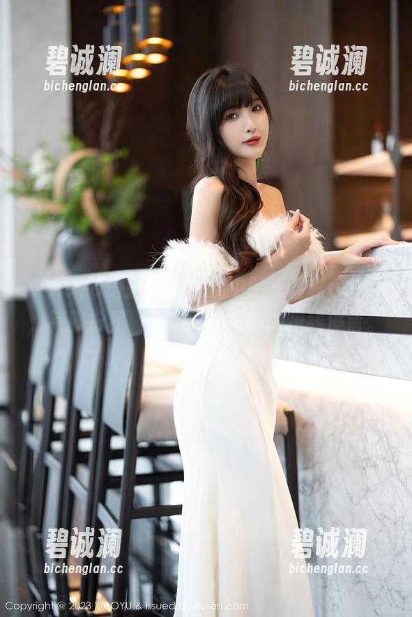 XIAOYU语画界-王馨瑶yanni XIAOYU语画界 - 作品中的王馨瑶yanni,制服扮相,根本无法抵挡的视线停留。