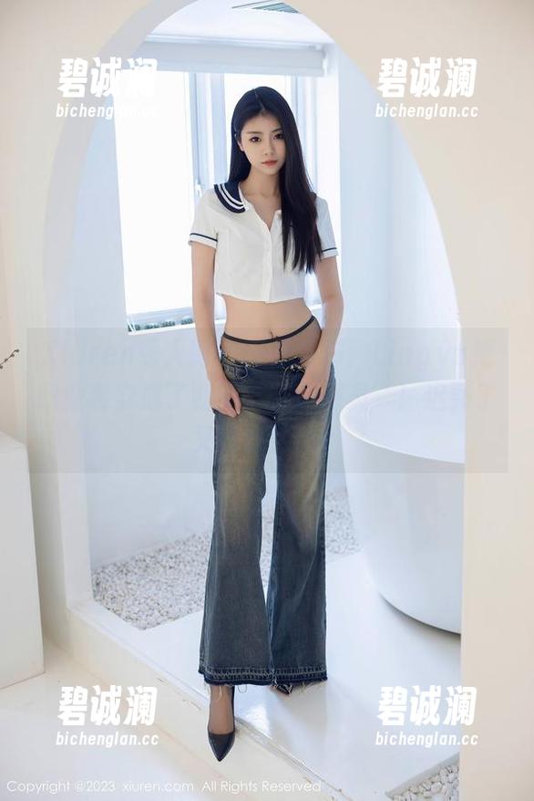 Xiuren秀人网-lingyu69 Xiuren秀人网 - 图包发布:Lingyu把职业装穿成了我的‘最佳雇员’!迟到了又能怎么滴?