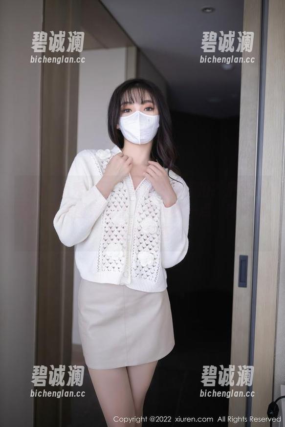 Xiuren秀人网-伊雪儿 Xiuren秀人网 - 游泳还是摆拍?伊雪儿的泳装美图究竟让人羡慕哪一点,肉肉的还是线条感?