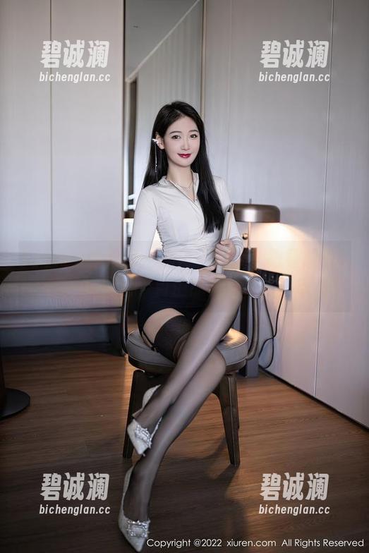 Xiuren秀人网-慧敏Vivi Xiuren秀人网 - 别再宅在家!跟着慧敏Vivi的户外原图,自由感满满,不再收费!