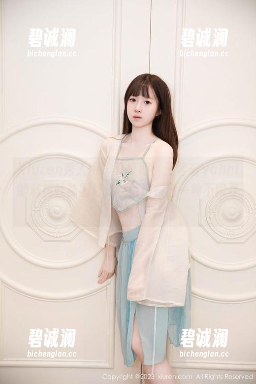 Xiuren秀人网-王馨瑶yanni Xiuren秀人网 - 开打眼:王馨瑶yanni的私房丝袜图包,悄悄透露出一种不同寻常的氛围?