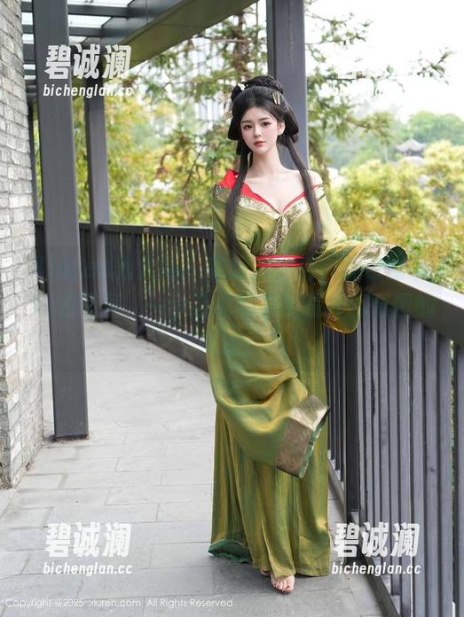 Xiuren秀人网-芭比KIKI Xiuren秀人网 - 定制的网袜,阿芭比KIKI的写真,一个自信的表情提升整张图的氛围!