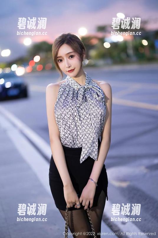 Xiuren秀人网-赵惟依coco Xiuren秀人网 - 赵惟依coco的礼服私拍,明明是展示却让我有点小忐忑。