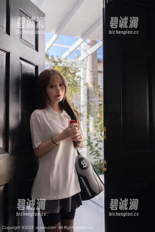 Xiuren秀人网-软软酱 Xiuren秀人网 - 软软酱的泳衣美图,分享不止于此,还有那份“软”意!