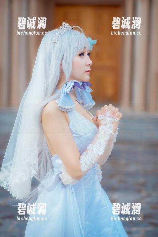 三刀刀miido 三刀刀miido校园写真:假装在上课,其实在出醉美风。