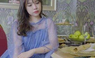 丽柜 - 谁说只看美脚不过瘾？王炜炜的在线图集让人恨不得当跑步机看！
