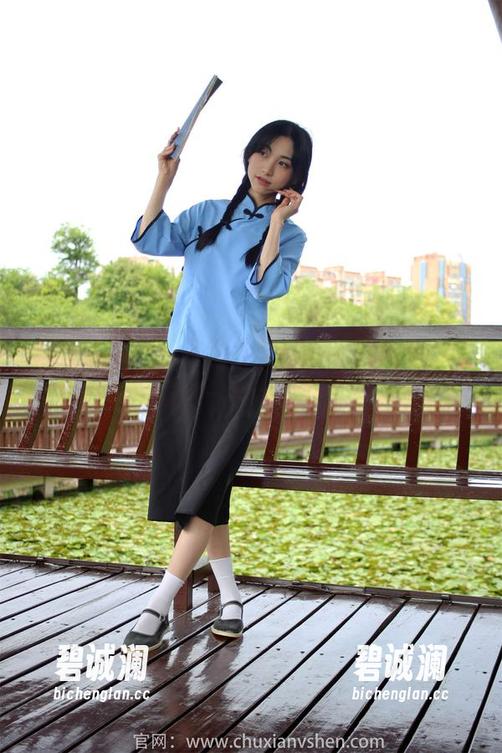 初夏女神-点点 初夏女神 - 点点变身黑白海军服战士,高清写真透露出一种潜藏的海洋魅力!
