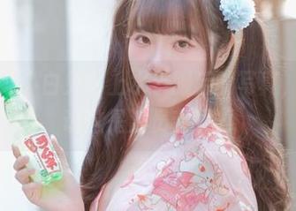 看！可可小白兔穿上水手服后的写真，谁还敢说这是海员专属？