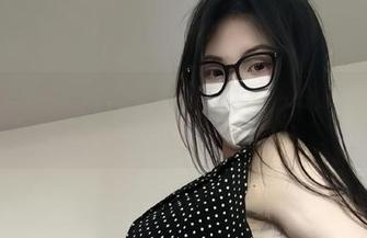 微密圈 - 可爱的肉巴挑战比基尼私拍，海洋的魅力全在这儿