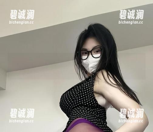 可爱的肉巴 微密圈 - 可爱的肉巴挑战比基尼私拍,海洋的魅力全在这儿