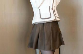嗲囡囡 - 精选方绮言Ayaka：女仆写真中的清新气息，打破你对家庭琐事的偏见。