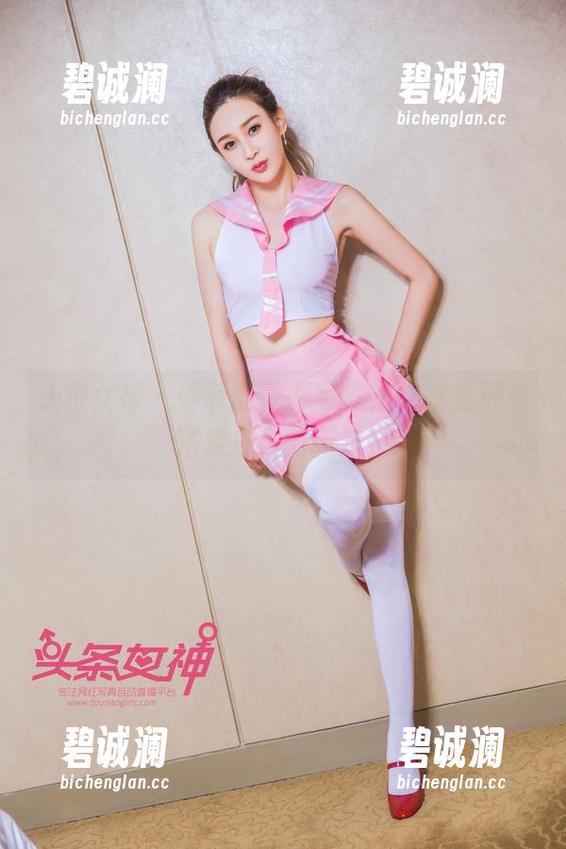 头条女神-尹菲 头条女神 - 尹菲的花嫁写真,快来壁纸魔法变身你的新欢!