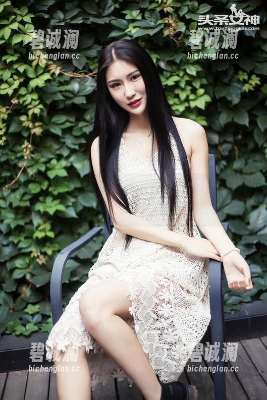 头条女神-杨漫妮baby 头条女神 - 不得不说,杨漫妮baby的高清比基尼分享,是夏季的清凉速递。