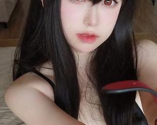女主K的豹纹内衣太迷人了，要抢先看免费照片，快戳我！