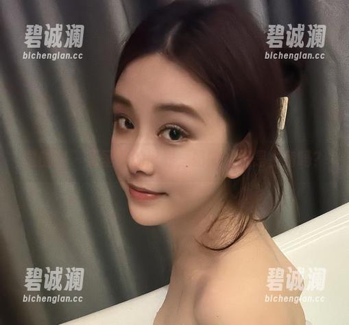 奶雯 微密圈 - 无圣光的世界,奶雯姐姐是主角吗?