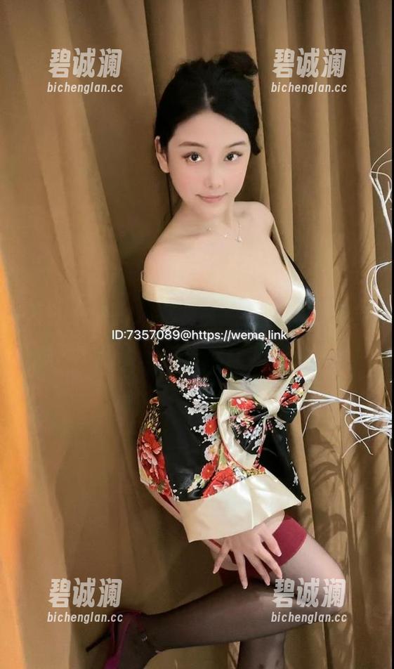 奶雯 微密圈 - 在奶雯的棉袜下沉迷——原图精选,别想逃!