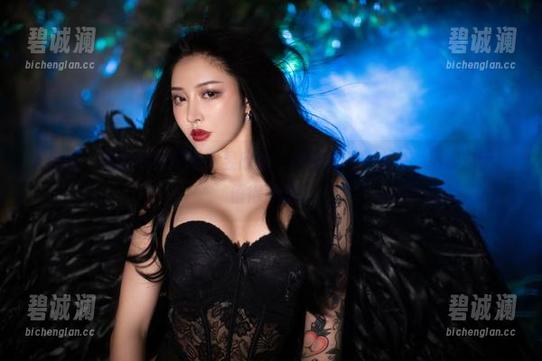 宋昱欣 微密圈 - 最新写真展现宋昱欣的“玫瑰女人”本色,巧妙暗示,值得深思。