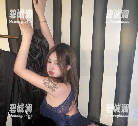 小优优子 微密圈 - 黑色私房合集,小优优子的造型时而冷艳,时而俏皮,真让我看得出神!