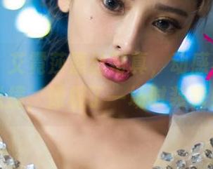 尤果网 - 艾霓莎黑丝写真，动感与优雅的碰撞，像极了一场时装秀！