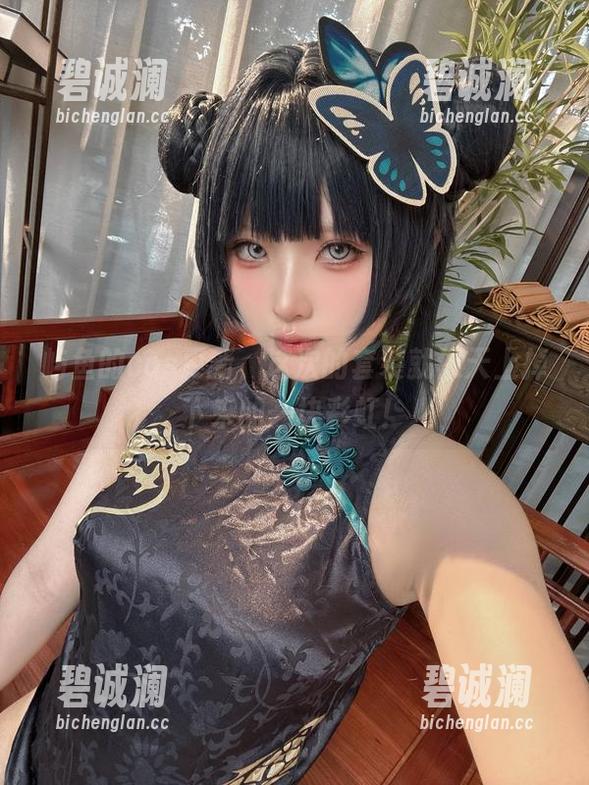 屿鱼 屿鱼的cos更新,这次的套装就像天上掉下来的一块彩虹!