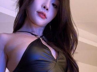 微密圈 - 定制作品：徐莉芝Booty学妹，她的眼神有种无声的邀请。