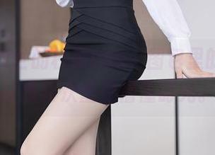看抖娘利世的校服cos，图包里的小细节让我再次重温懵懂时光。
