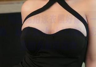 推女神 - 她的私拍泳衣照好像每一张都能引发想象，歆小兔chobits的身影，水波里的反射真迷哦