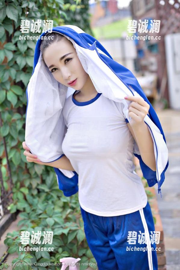 推女神 - 王语纯的新发型搭配水手服，图包里竟有“海上女神”！