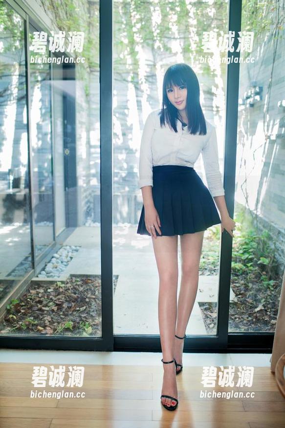 推女郎-王依萌 推女郎 - 王依萌的白裙写真,总让我想到一个词——’落英缤纷’…但更想说的是轻松的气息。