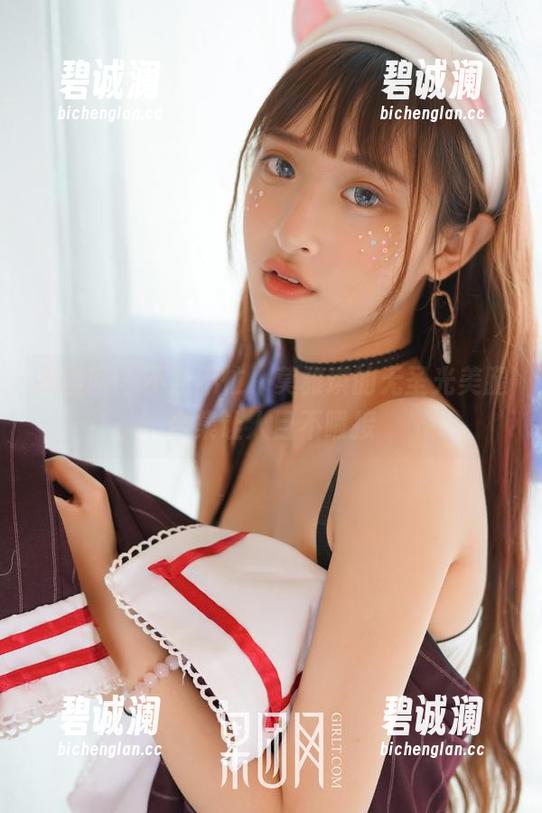 果团网-莫雅琪 果团网 - 不急不忙,莫雅琪的无圣光美腿合集让人目不暇接