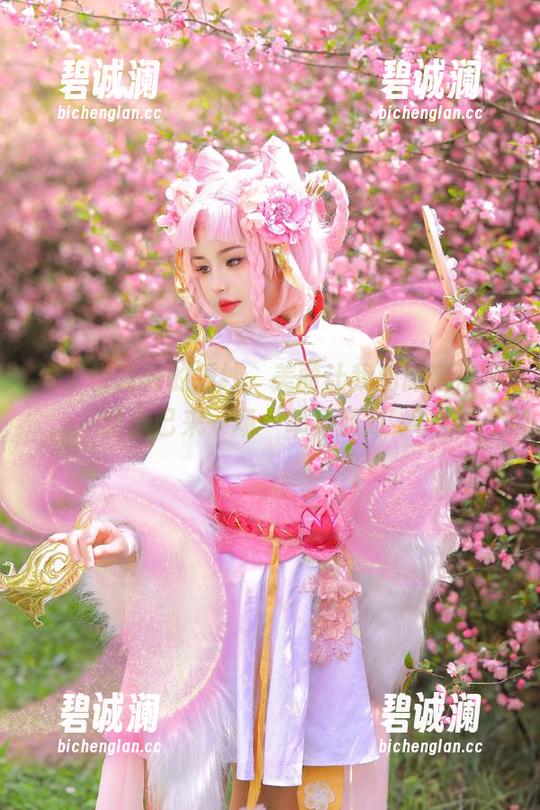 桃暖酱 看了桃暖酱的婚纱,美丽让我和闺蜜决定给自己来一场‘单身派对’!