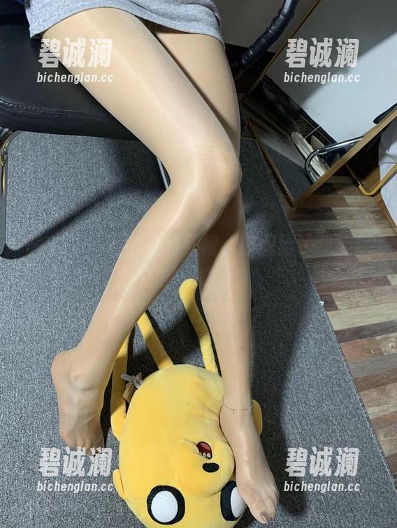 桃脱了 微密圈 - 桃脱了的红裙,原图给了我无尽的呢喃。