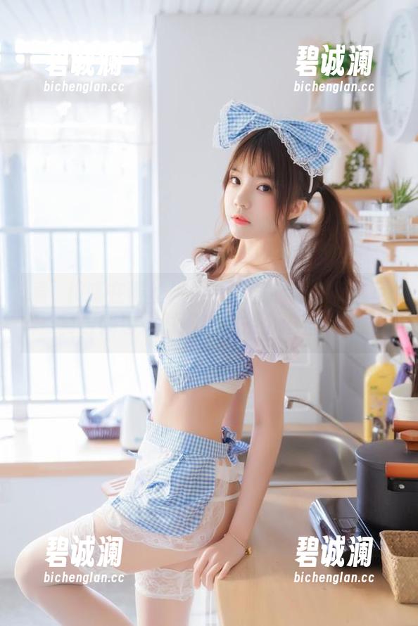 桜桃喵 看桜桃喵在蕾丝旗袍中翩翩起舞的精选写真,我也是时候考虑换个造型了?