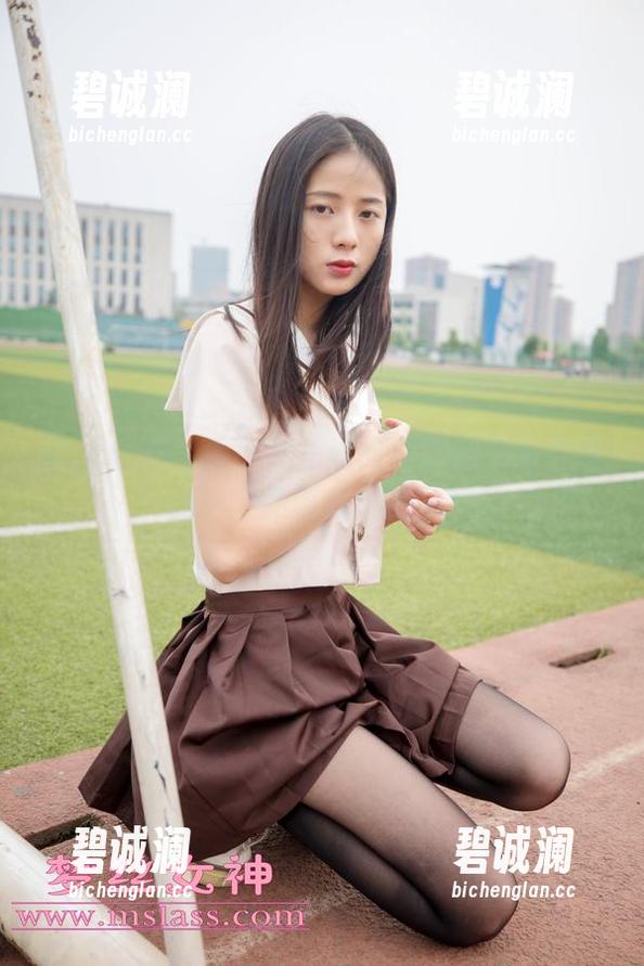 梦丝女神-小允儿 梦丝女神 - 看小允儿如何在绿绿衣服中活出一个新时代的全集!