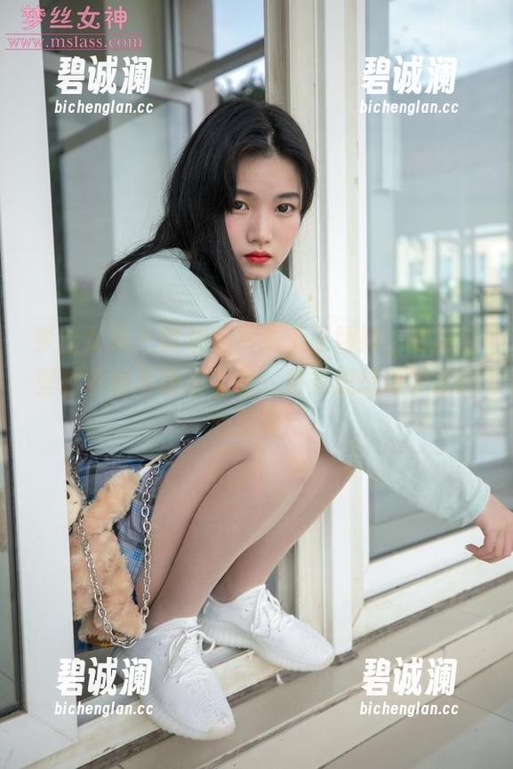 梦丝女神-王娇娇 梦丝女神 - 这组图片展示王娇娇,制服造型越看越不想去上课,更多想想放学后的心思呢!