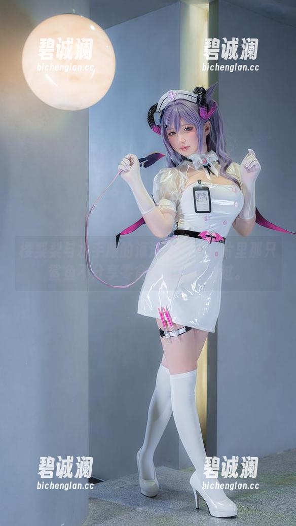 樱梨梨 樱梨梨与水手服的海洋冒险:图片里那只鲨鱼不分享零食真心让人难过。