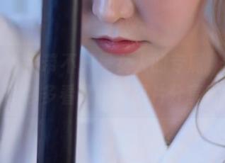 波萝社 - 吊带不只是女人的专属，柳侑绮让你多看几眼的图片分享！